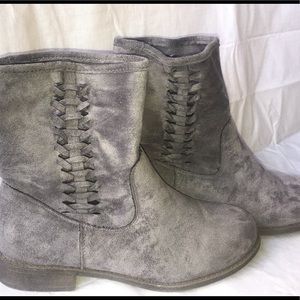 Dolce by Mojo Moxy Gray ankle booties 7.5